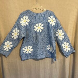 Easel flower sweater size small. Nice soft blue with white flowers